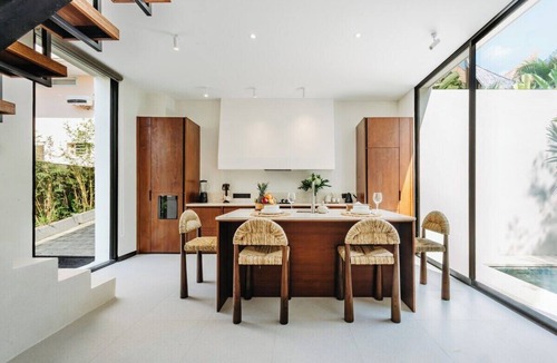 Pererenan Villa | Lily Villa 6 - Modern 2BR in Canggu's Heart w Pool+Beach Nearby