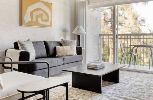 Los Angeles Apartment | Lovely Burbank 1BR w/ Pool, W/D & Gym, near TJ & WF, by Blueground