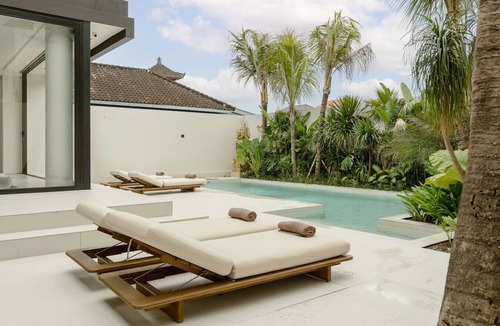 Sunset Road House | Lux 4BR Indoor Living & Sunken Lounge in Seminyak