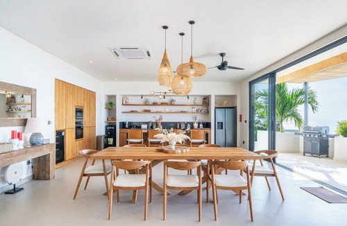 Uluwatu Villa | Luxe 4BR Villa w Rooftop, Cinema, Ocean View