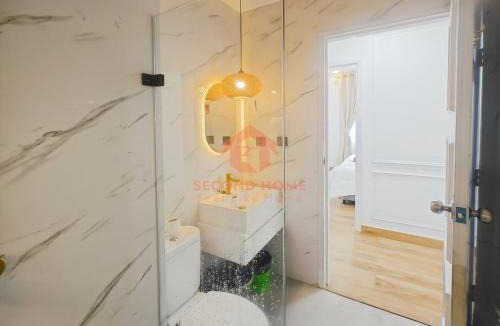 Kelapa Gading Barat Apartment | Luxury 2BR Gading Apt MOI Pool & Wi-Fi