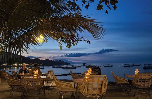 Pemuteran Apartment | Luxury Beachfront King Suite with Terrace, Pool, and Breakfast