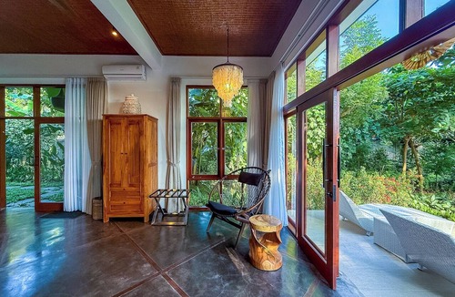 Pemuteran Apartment | Luxury Beachfront King Suite with Terrace, Pool, and Breakfast