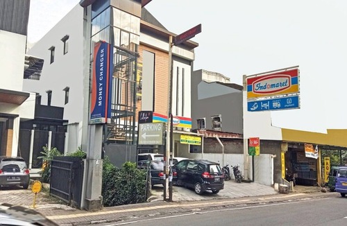 Cipaganti House | Luxury Deluxe DBL Escape W/Free WiFi and Parking