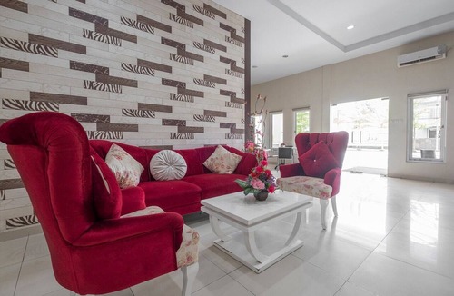 Makassar House | Luxury Deluxe DBL Retreat W/Free WiFi and Parking