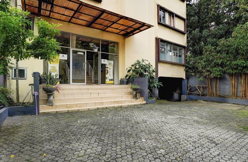 Cilandak House | Luxury Deluxe DBL Retreat W/Free WiFi and Parking