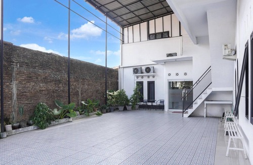 Padang House | Luxury Deluxe DBL Retreat W/Free WiFi and Parking