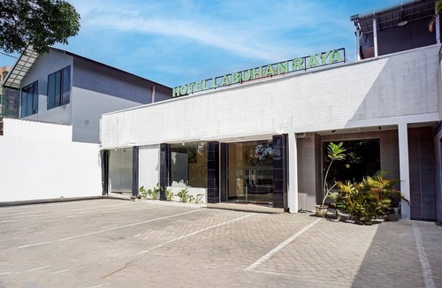 Medan House | Luxury Deluxe DBL Retreat W/Free WiFi and Parking