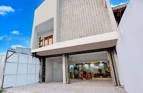 Tegal House | Luxury Deluxe DBL Retreat W/Free WiFi and Parking