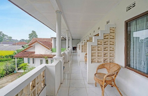 Laweyan House | Luxury Deluxe DBL Retreat W/Free WiFi and Parking