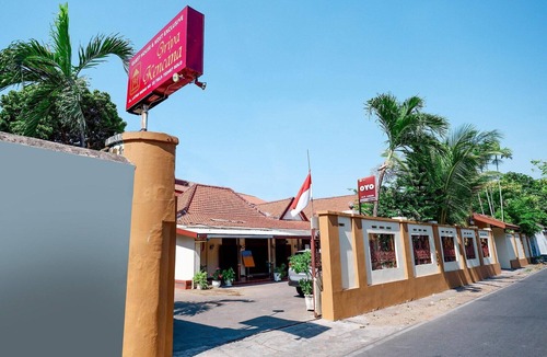 Laweyan House | Luxury Deluxe DBL Retreat W/Free WiFi and Parking