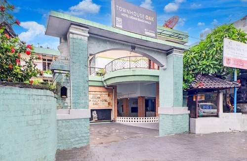 Downtown Kuta House | Luxury Deluxe Double Escape with Parking and Pool