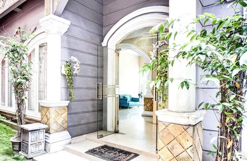 Medan House | Luxury Family Stay with Extra Space and Free WiFi
