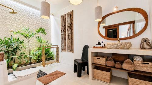 Batubelig Villa | Luxury private tropical Oasis & pool Bali