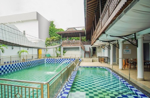Palembang House | Luxury Twin Comfort Stay W/Free Parking and Pool