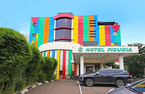 Serpong House | Luxury Twin Stay with Free WiFi and Parking