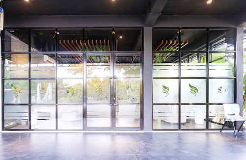 Tanjung Uncang House | Luxury Twin Stay with Free WiFi and Parking