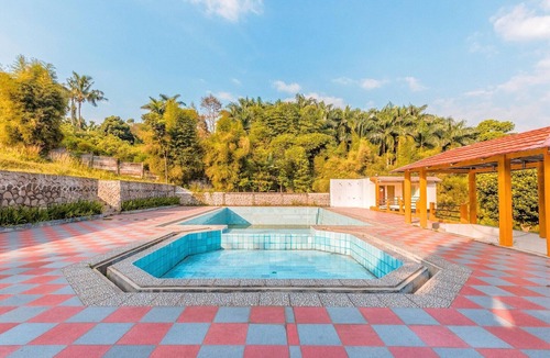 Megamendung House | Luxury Twin Stay with Free WiFi and Parking