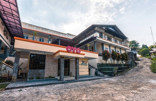 Megamendung House | Luxury Twin Stay with Free WiFi and Parking