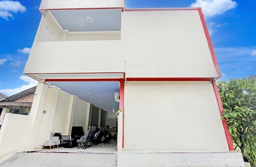 Surakarta House | Luxury Twin Stay with Free WiFi and Parking