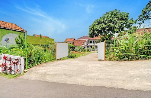 Laweyan House | Luxury Twin Stay with Free WiFi and Parking