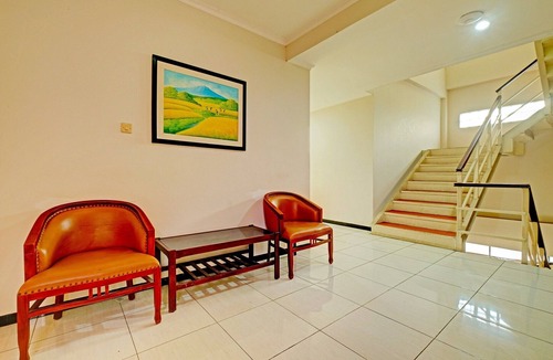 Semarang House | Luxury Twin Stay with Free WiFi and Parking