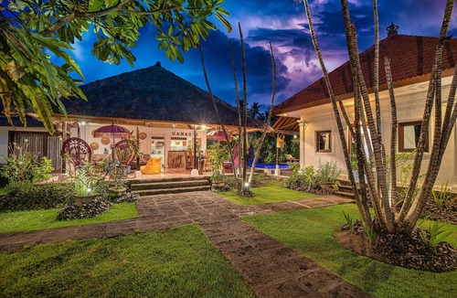 Dyanapura Villa | LUXURY Villa 3BR La plancha BEACH, 200m to the Beach, Heart of Seminyak,300m
