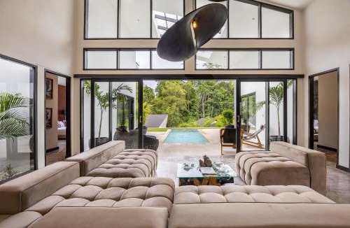 Kedewatan Villa | Mansión Las Puertas de la Selva