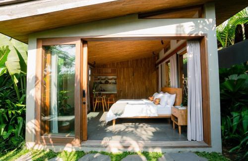 Uluwatu Villa | Masa Kecil Studio Uluwatu - Stylish 1 BR Studio with Refreshing Plunge Pool and Private Garden