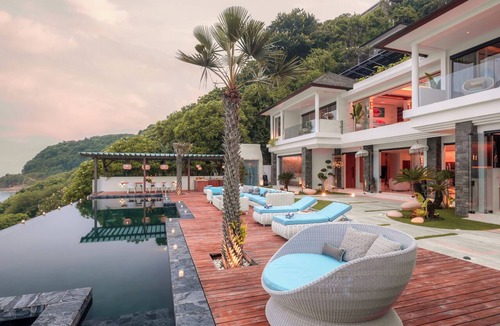 Blahbatuh Villa | Melloni Cliff Castle - Luxury Villa with Private Beach & Full Staff