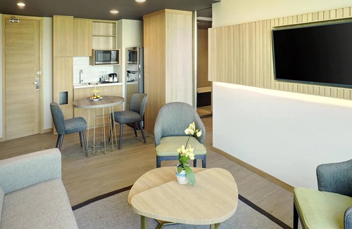 Panakkukang Hotel | Mercure Makassar Nexa Pettarani