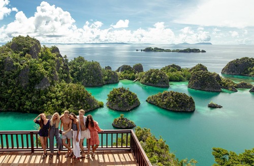 Waisai Hotel | Meridian Adventure Marina Club & Resort