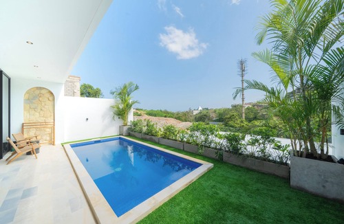 Pecatu Villa | Modern 3br Villa with Rooftop Patio - Pool Table