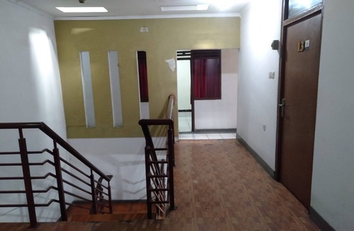 Bandung House | Modern Deluxe Double Guest Stay w/WiFi