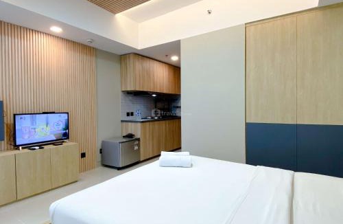 Duren Sawit Apartment | Modern Look Studio at Gateway Park LRT City Jatibening Apartment By Travelio