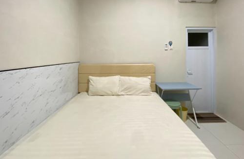 Jember Hotel | Modern Stay near Roxy Mall Jember RedPartner