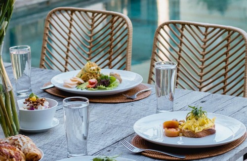 Sunset Road Villa | Modern Trendy 3BR Seminyak 10min Beach Pool