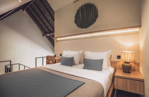 Batu Bolong Resort | Modern Tropical 2BR Loft Nelayan Beach Canggu