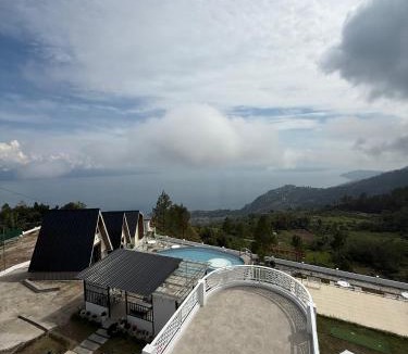 Parmonangan Hotel | Montero Glamping & Stay