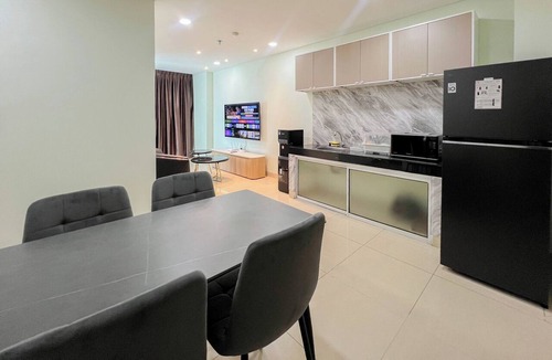 Kesawan Apartment | Neat And Cozy 2Br At The Reiz Condominium Medan