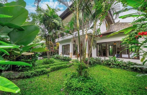 Penestanan Villa | New 2BR Villa in Modern Ubud Complex w Spa+2 Pools
