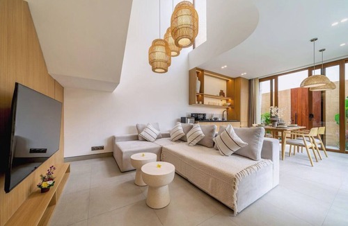 Berawa Villa | New Chic Berawa Villa Pool 2BR Walk to Beach