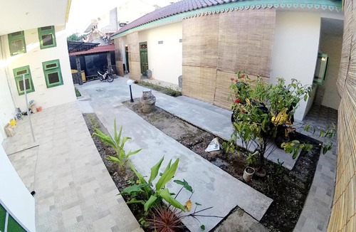 Central Yogyakarta House | Ngadiwinatan Alleyway Guest House Jogja