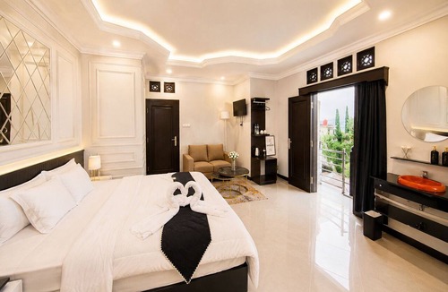 Plaosan Hotel | NOIA Hotel Sarangan