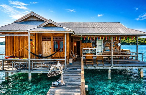 Batudaka Island Bed & Breakfast | Nur Homestay Mini Resto and Souvenir
