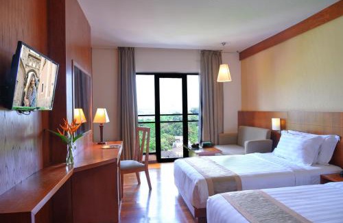 Semarang Hotel | Oak Tree Emerald Hotel & Coventions Semarang