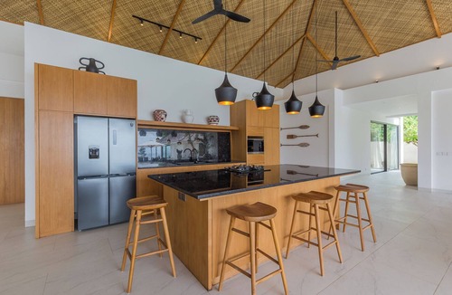 Mushroom Bay Villa | Ocean Front Majestic 6 BDR villa in Nusa Lembongan, Bali