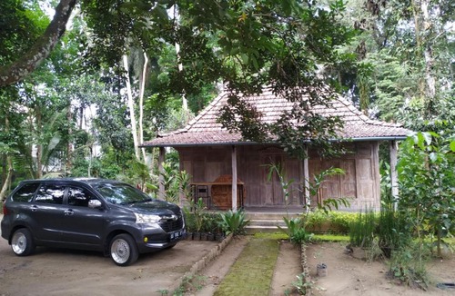 Borobudur House | omah kayu jagalan