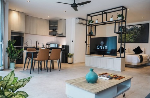 Batu Bolong Hotel | Onyx Beach Hotel