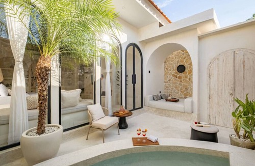 Batu Bolong Villa | Orivista Romantic 2 Private Suites + Pools Villa